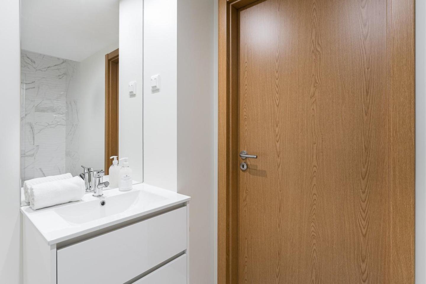 Guestready - Sleek Monochromatic In Bonfim Apartment ปอร์โต ภายนอก รูปภาพ